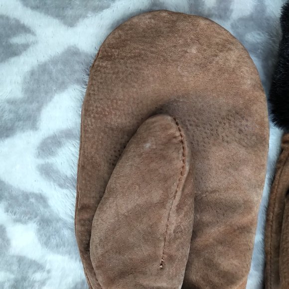 Brown suede & faux fur trimmed winter gloves fleece interior with beaded design - Picture 3 of 6